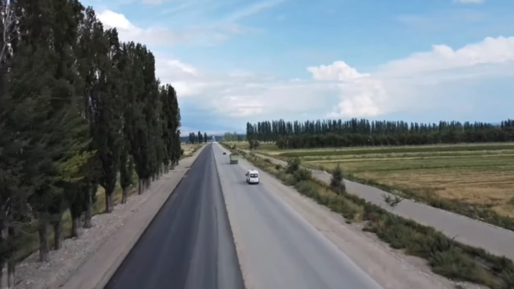 На участке Корумду – Балбай-Баатыр уложили 51.3 км асфальта изображение публикации