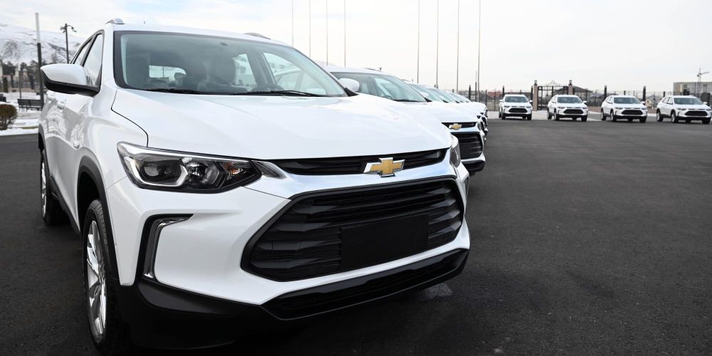 Чиновникам Кыргызстана разрешили закупать более дорогие авто — до 5 млн сомов изображение публикации