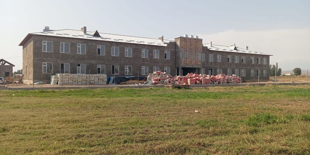 В селе Кызыл-Жар возводят школу за 127 млн сомов изображение публикации