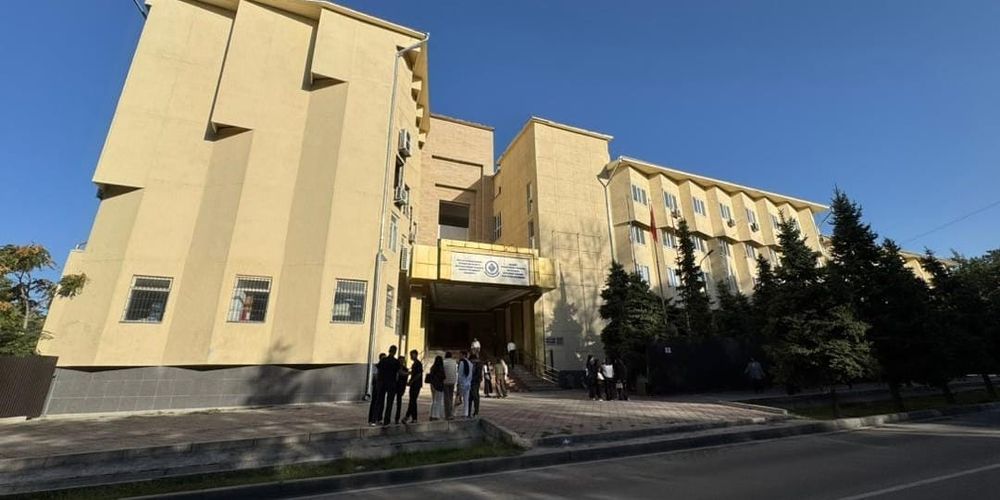 Глава Минстроя проверил ход реконструкции Академии управления при президенте изображение публикации