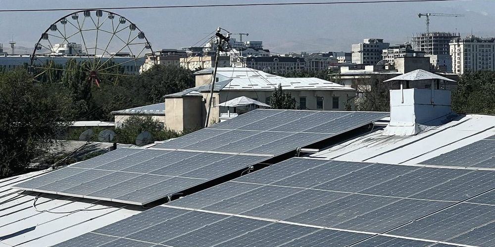 НЭСК установила солнечные панели на крыше офиса — до 30% электроэнергии вырабатывается автономно изображение публикации