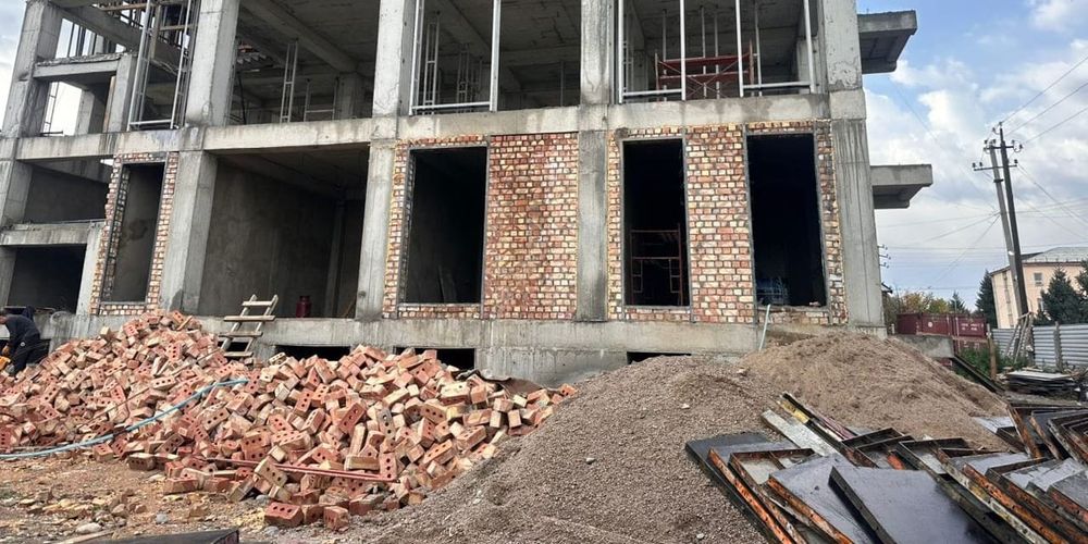 В Караколе возводят современное здание Минюста за 70 млн сомов изображение публикации