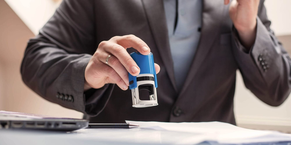 Госфиннадзор зарегистрировал новые выпуски ценных бумаг и выдал лицензии ПУВА изображение публикации