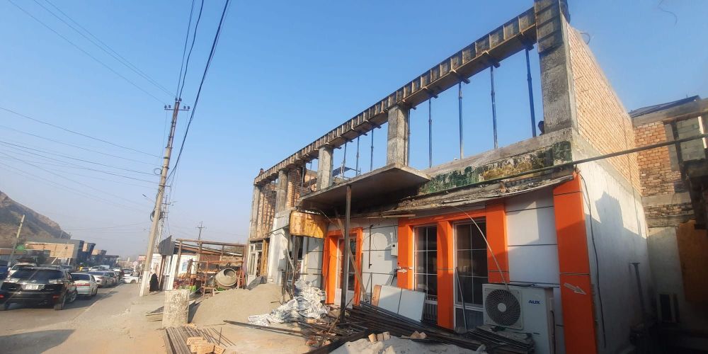 В Кадамжае предпринимателя оштрафовали на 200 тысяч сомов за незаконную надстройку изображение публикации