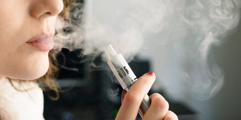 Кабмин ввел полугодовой запрет на ввоз электронных сигарет изображение публикации
