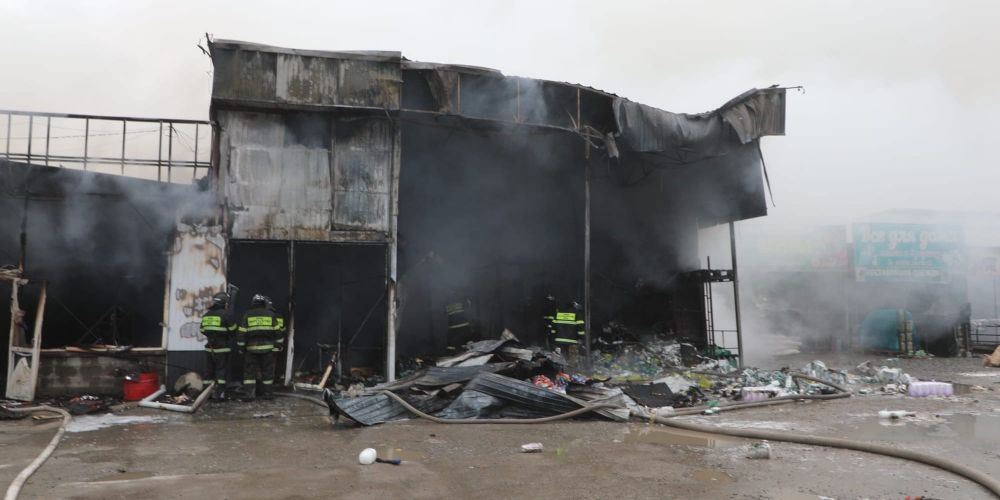 Пожар на рынке «Азиз» в Бишкеке потушен — МЧС изображение публикации