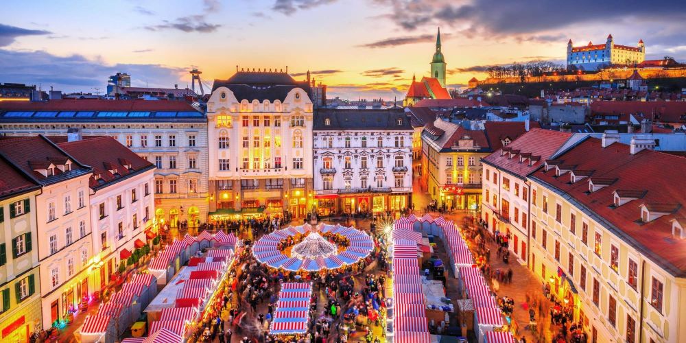 КР и Словакия ввели безвизовый режим для владельцев дипломатических и служебных паспортов изображение публикации