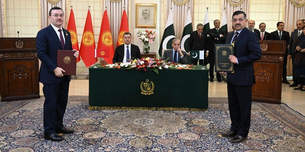 Торговля, недра, логистика: какие документы подписали Жапаров и Шариф в Исламабаде изображение публикации