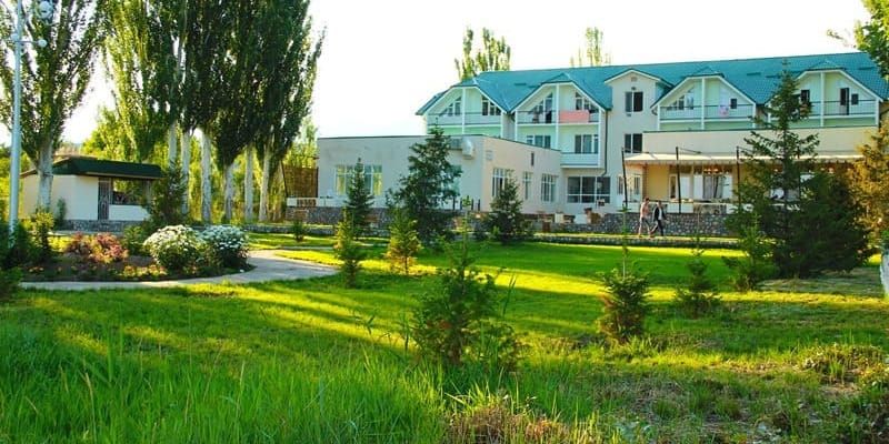 Кабмин КР обязал пансионаты чистить дно Иссык-Куля спецтехникой изображение публикации