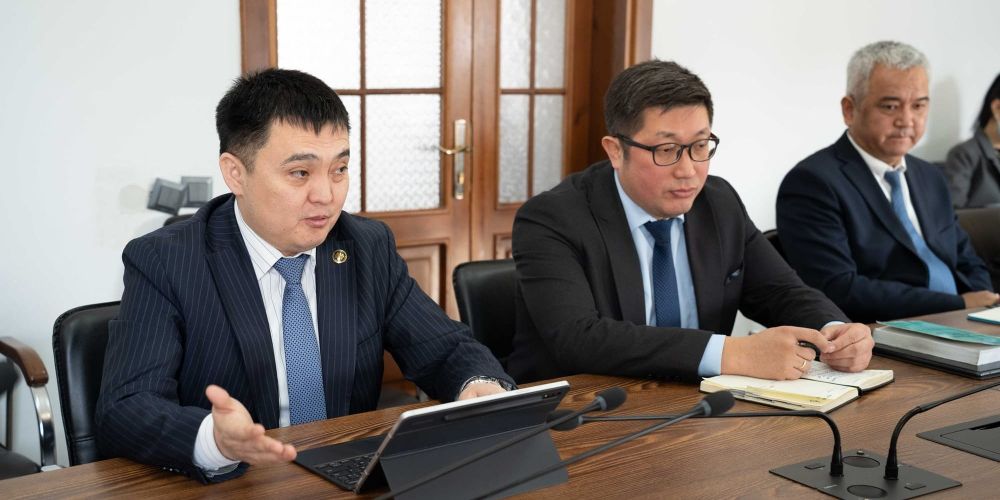 Сбои, тарифы и долгие зачисления: власти КР обсудили проблемы безналичных платежей изображение публикации