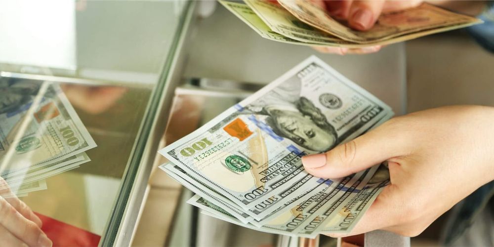 Нацбанк оштрафовал три обменки в Бишкеке на 165 тысяч сомов изображение публикации