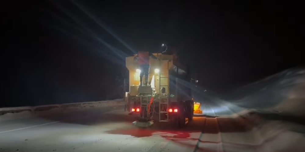 На перевале Тоо-Ашуу ограничили движение грузовиков из-за снегопада изображение публикации