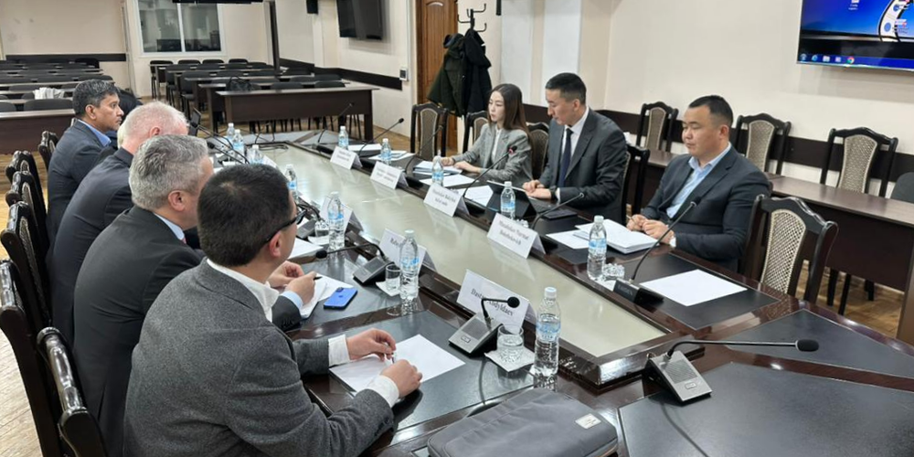 Электромобили, зарядки и «умные» дороги: Минтранс обсудил проекты с АБР изображение публикации