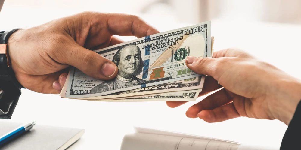 Нацбанк КР оштрафовал 14 человек за незаконный обмен валюты в Бишкеке изображение публикации