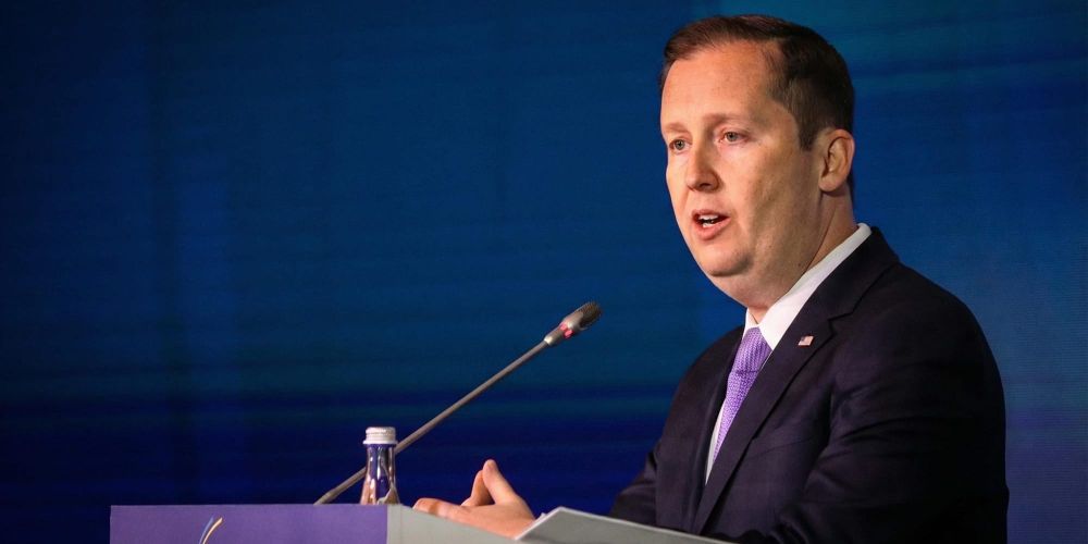 Почему США ужесточили визовые правила для КР, рассказал спецпосланник Трампа изображение публикации