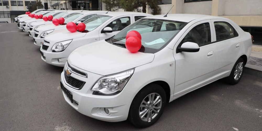 Национальной академии наук КР передали 26 новых автомобилей на 45 млн сомов изображение публикации