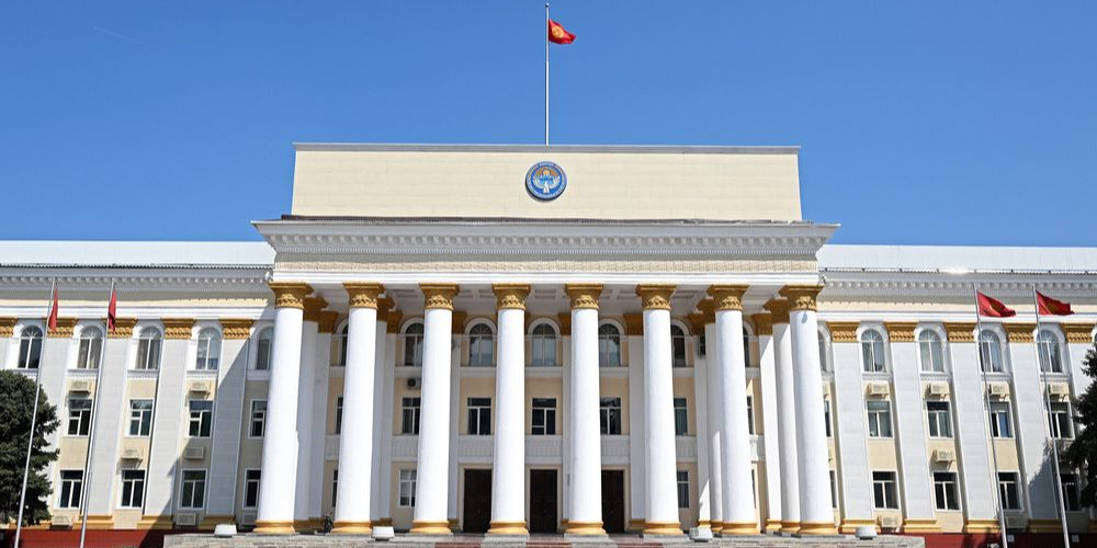 Горячие линии МИД: куда звонить кыргызстанцам в Иране изображение публикации