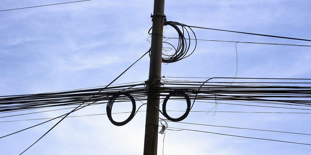 Бишкек на пороге цифрового коллапса: мэрия дала провайдерам 48 часов на демонтаж сетей изображение публикации