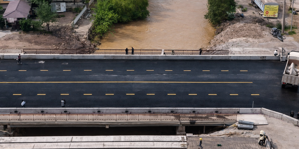 Четыре полосы и новый мост: открыто движение по трассе Лебединовка — ГЭС-5 изображение публикации