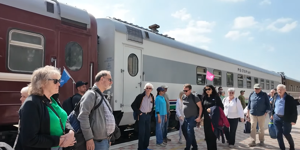 Немецкий поезд привез в Бишкек туристов из Европы, Азии и США по Шелковому пути изображение публикации