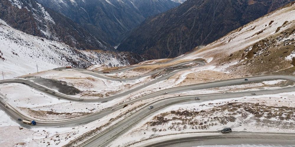 На перевале Тоо-Ашуу ввели ограничения для большегрузов изображение публикации