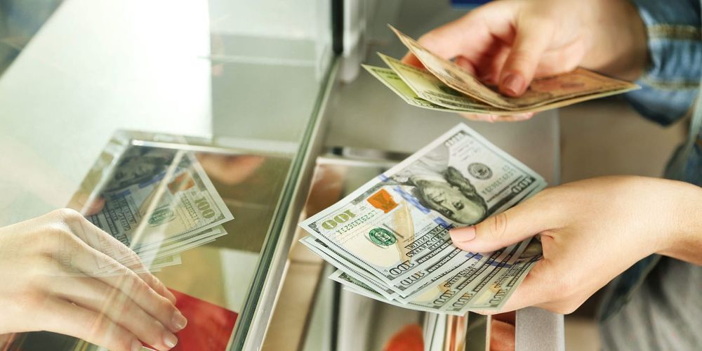 Нацбанк КР оштрафовал два обменных бюро в Бишкеке на 110 тысяч сомов изображение публикации