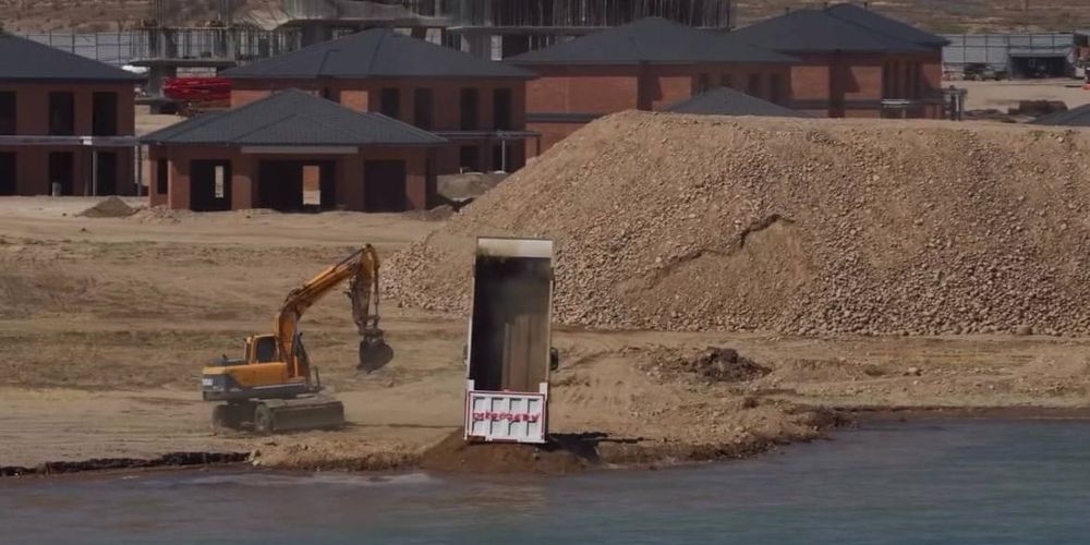 Минстрой Кыргызстана ответил на жалобы о засыпке Иссык-Куля в районе Тамчы изображение публикации