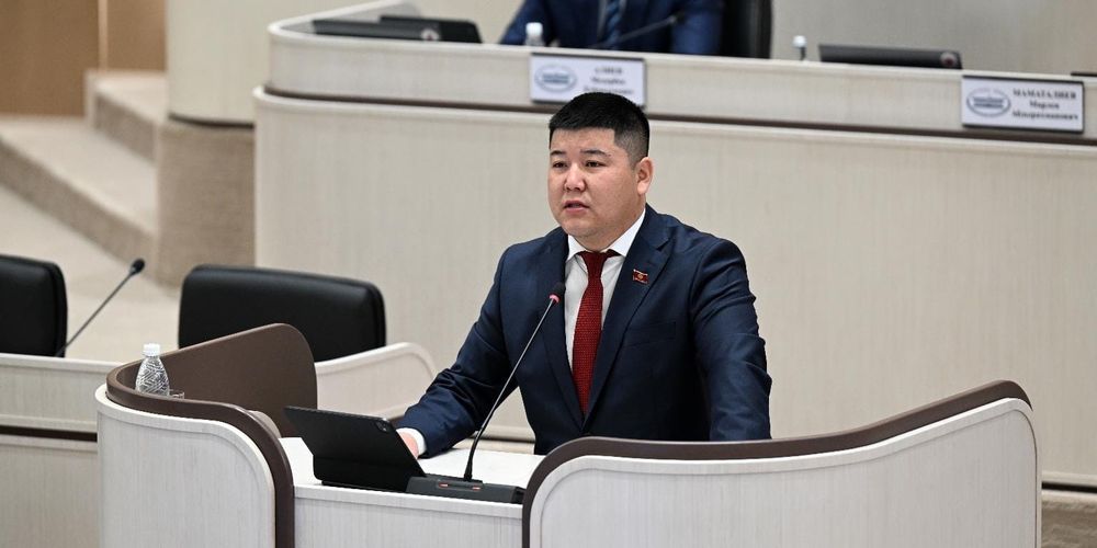 В школах КР не хватает 947 учителей-предметников — депутат требует усилить защиту педагогов изображение публикации
