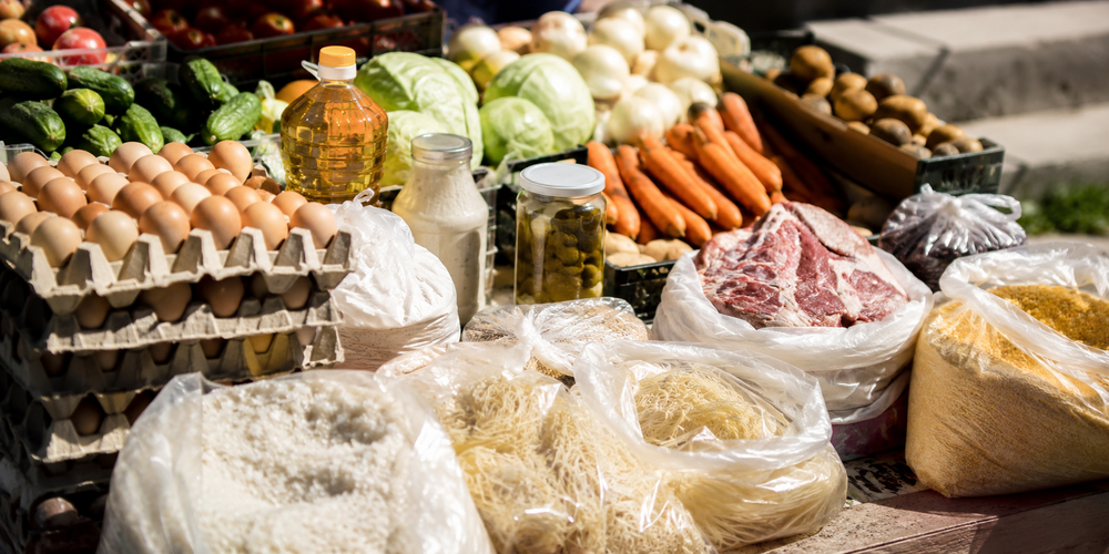 Как в КР, Казахстане и России изменились цены на хлеб, мясо, овощи и молоко изображение публикации