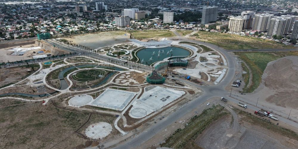 Министр строительства проверил ход работ в Royal Central Park изображение публикации