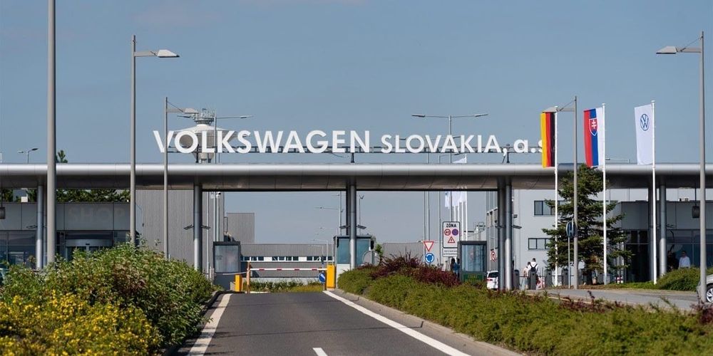 Кыргызстанцы могут получить работу операторов производства на заводе Volkswagen в Словакии — подробности изображение публикации