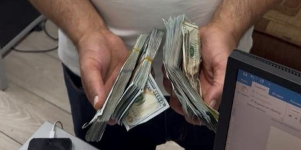 В аэропорту «Манас» пресекли попытку вывоза $28.1 тысячи без декларации изображение публикации