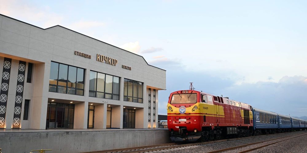 Жапаров открыл железную дорогу Балыкчы — Кочкор: линию продолжат на юг изображение публикации
