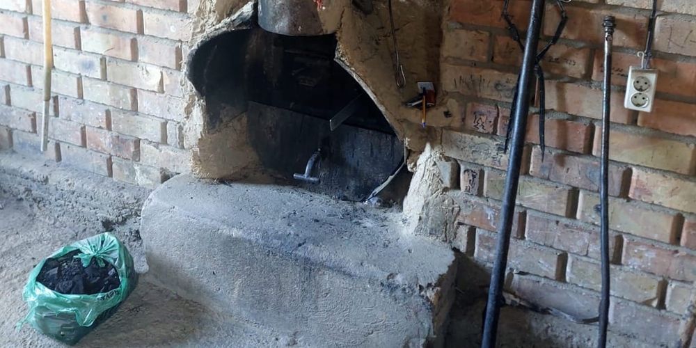 Под Бишкеком владельца бани оштрафовали за сжигание швейного мусора изображение публикации