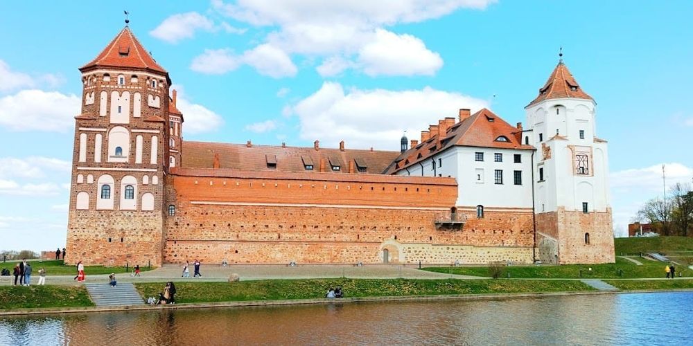 Беларусь упрощает выдачу ВНЖ для россиян на фоне спроса на жилье изображение публикации