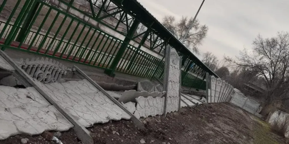 В Московском районе обрушилось новое ограждение стадиона – подрядчика оштрафовали изображение публикации