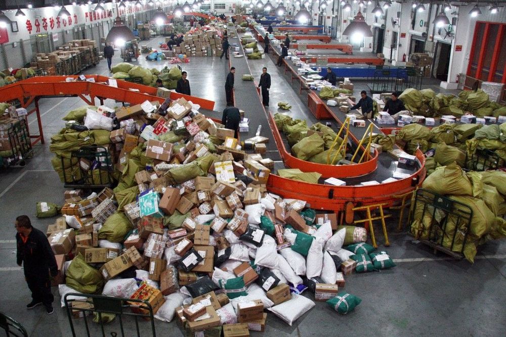 Минцифры опровергло слухи о продаже утерянных посылок «Кыргыз почтасы» изображение публикации