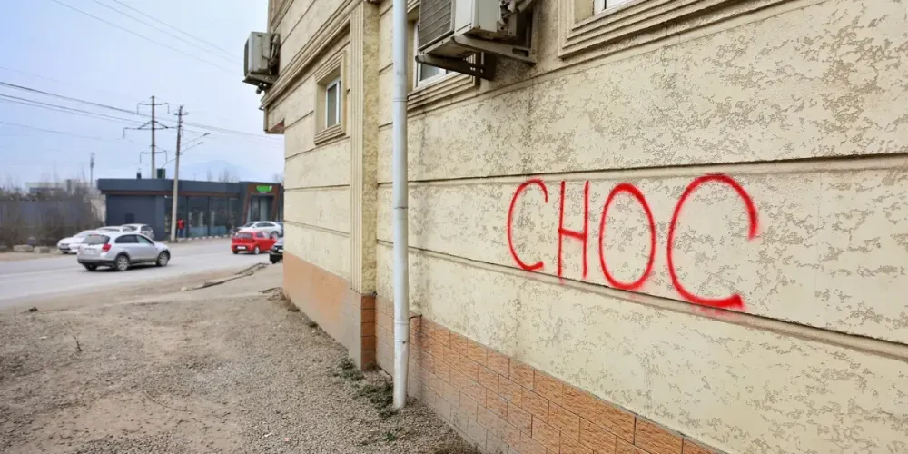 В Оше начали демонтаж незаконных построек для строительства нового сквера – фото изображение публикации