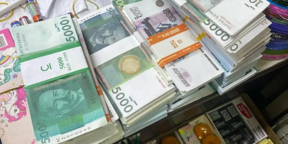 На рынке «Джунхай Дордой» торговцев оштрафовали за продажу сувенирных денег изображение публикации