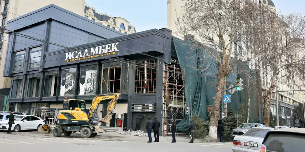В Оше массово сносят кафе и маркеты, вышедшие за красную линию – фото изображение публикации