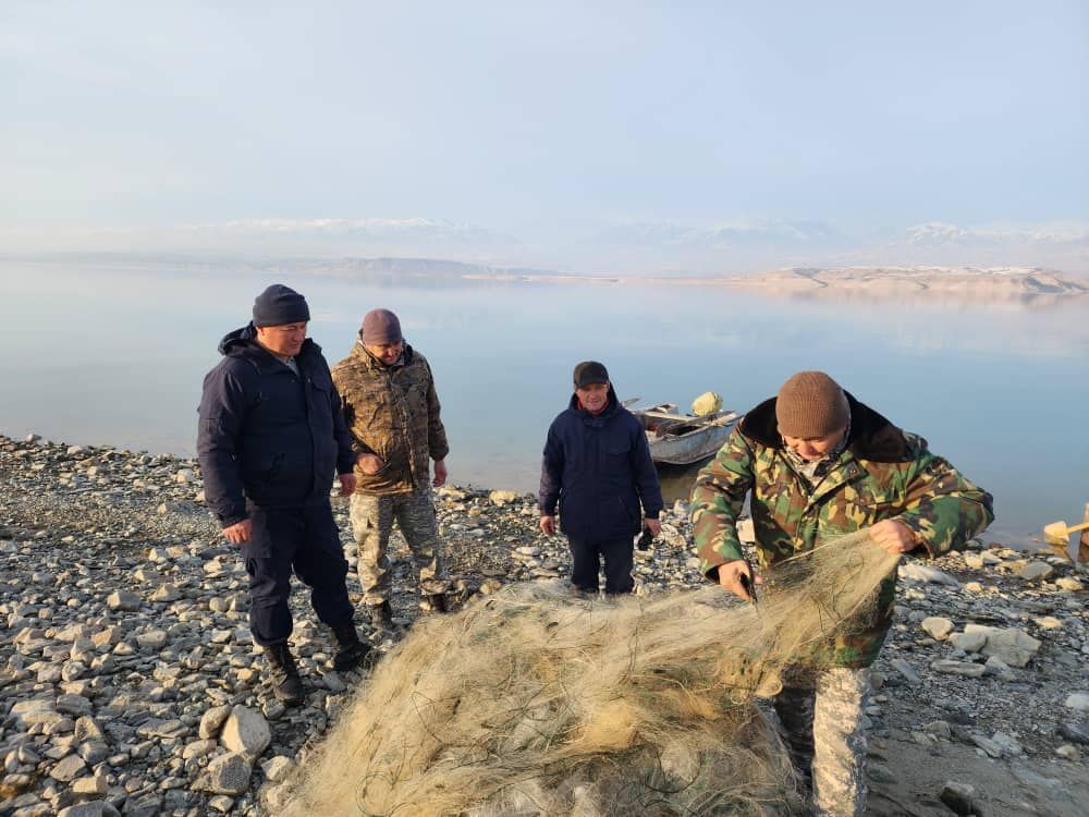 На Токтогульском водохранилище изъято 2500 метров браконьерских сетей изображение публикации
