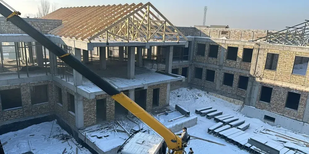 В одном из жилмассивов Бишкека строят новую школу на 650 мест изображение публикации