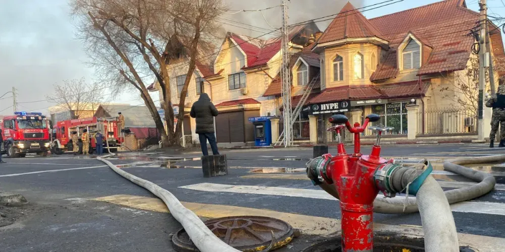 В Бишкеке произошел пожар – загорелся магазин по улице Ахунбаева изображение публикации