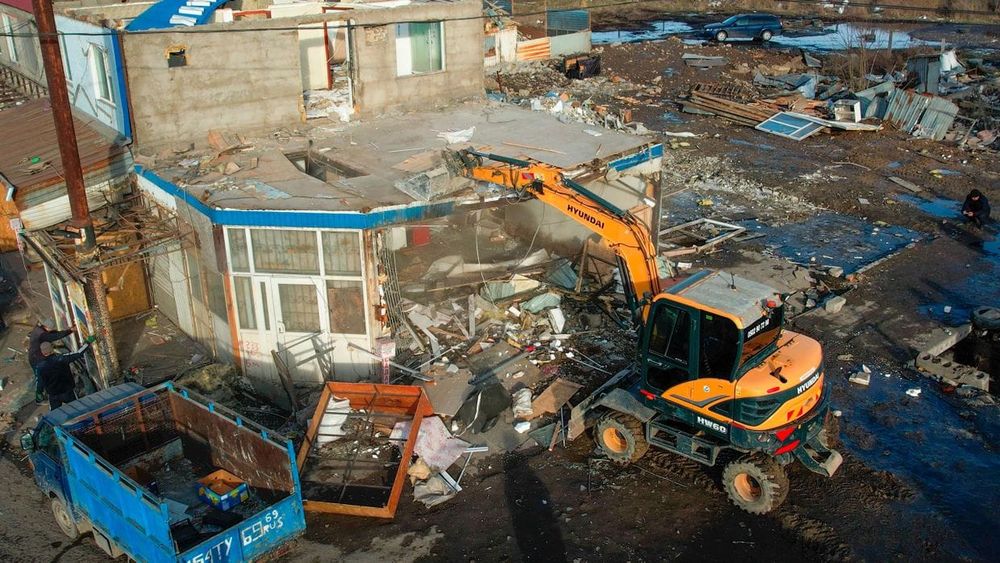 На северной объездной дороге Бишкека снесли 119 незаконных объектов изображение публикации