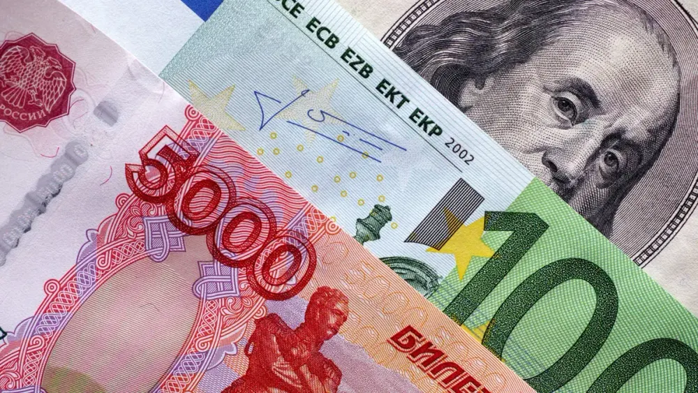 Евро просел, рубль и тенге укрепились — курс валют на Моссовете и в банках КР 13 февраля изображение публикации
