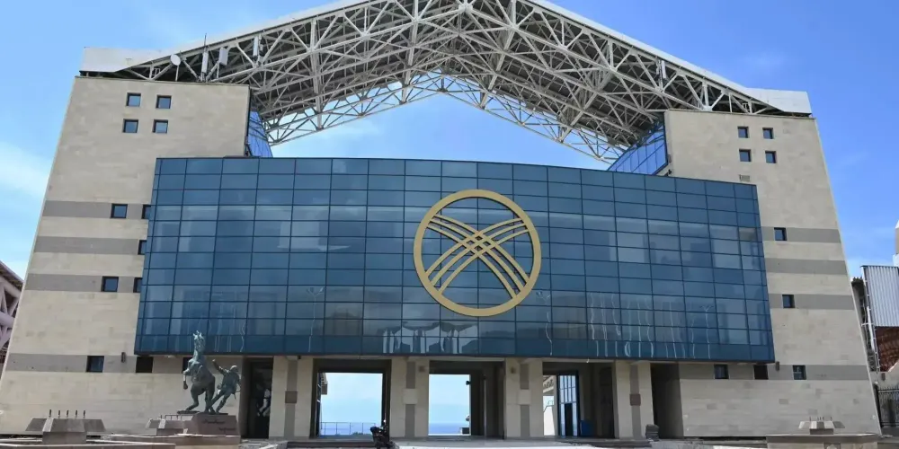 На ипподроме в Чолпон-Ате завершается укладка асфальта изображение публикации