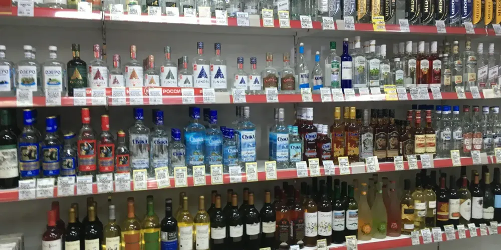В Кыргызстане предлагают запретить продажу алкоголя на АЗС изображение публикации