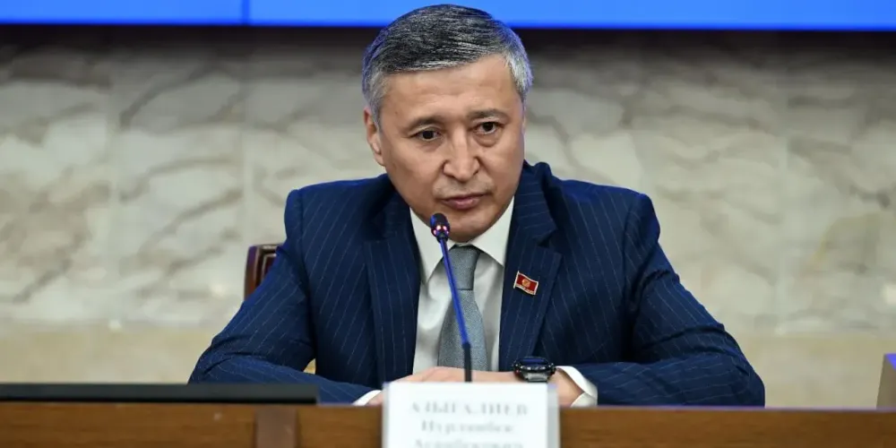 Седьмой за месяц: Нурланбек Азыгалиев досрочно сдал мандат депутата ЖК изображение публикации