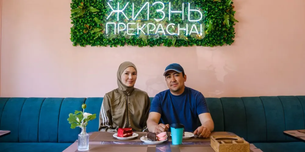 Уехал, чтобы больше не уезжать: как семья мигранта из Баткена открыла собственный кондитерский дом изображение публикации