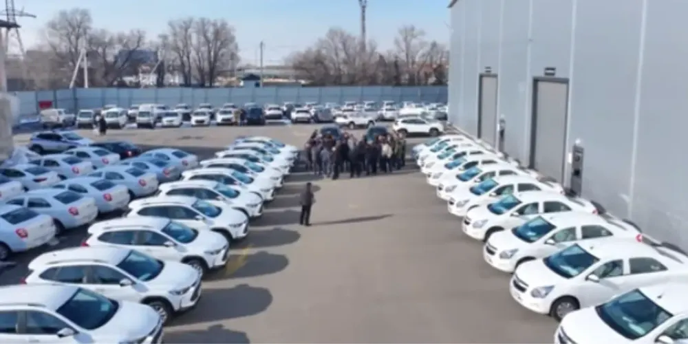 Департаменту транспорта КР  передали 30 новых служебных автомобилей изображение публикации